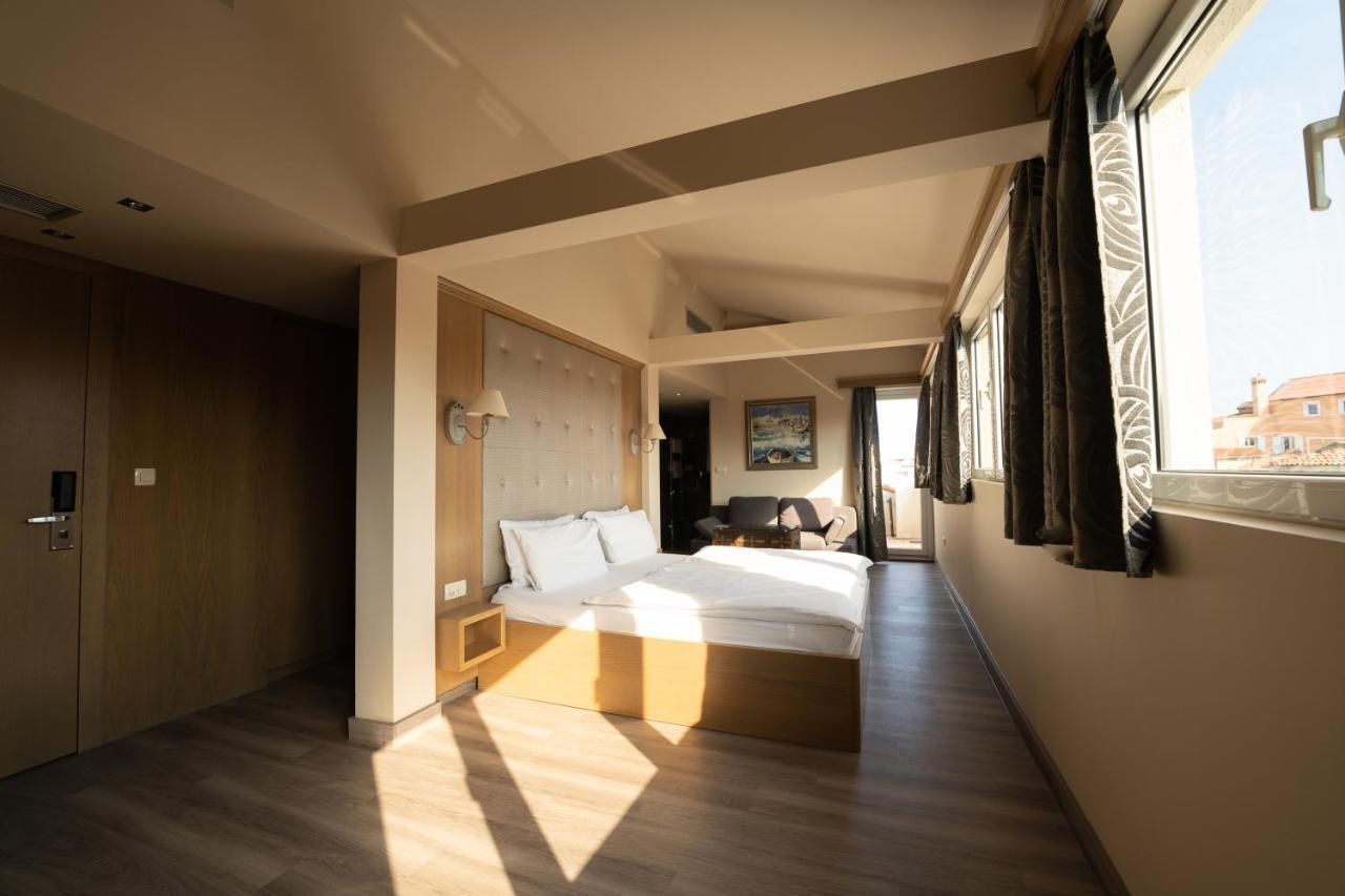 Hotel Пиран Екстериор снимка