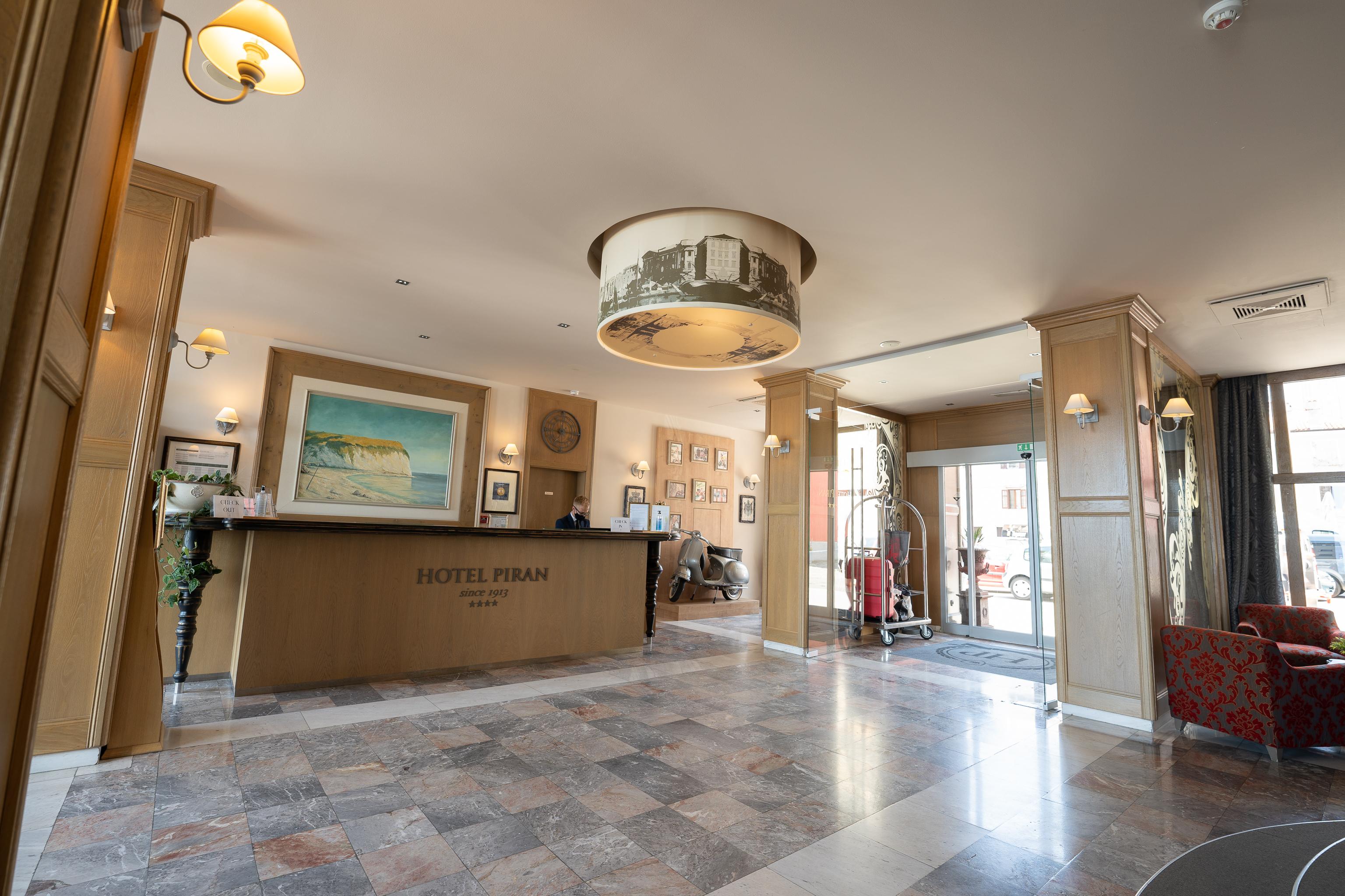 Hotel Пиран Екстериор снимка